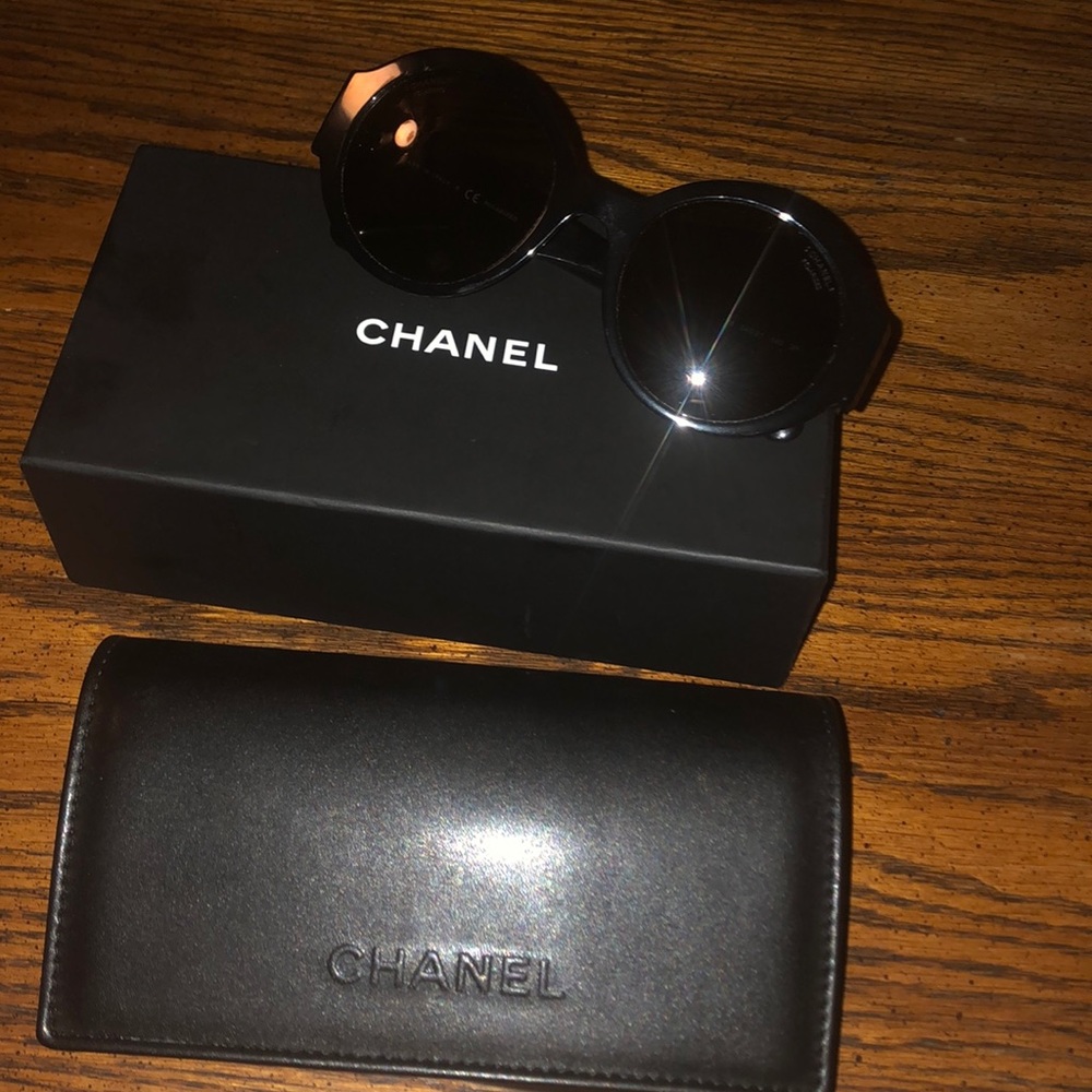 Chanel Unisex Sunglasses 100% Authentic - Picture 2 of 8